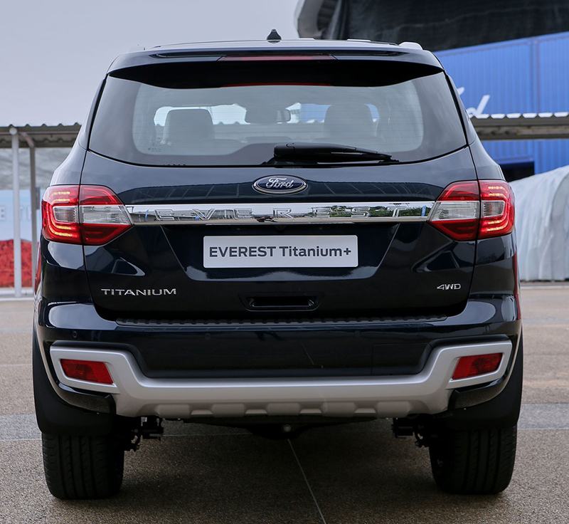 duoi xe ford everest 2021 thailan muaxegiatot vn - Đánh giá xe Ford Everest 2023, Xe SUV 7 chỗ nên cân nhắc cho gia đình?