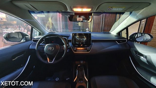 khoang noi that xe toyota corolla altis 2021 xetot com 640x360 - Đánh giá xe Toyota Corolla Altis 1.8V 2022: Phiên bản “chiến lược” với hệ thống công nghệ an toàn Toyota Safety Sense