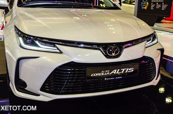 Đánh giá xe Toyota Corolla Altis 1.8V 2022: Phiên bản “chiến lược” với hệ thống công nghệ an toàn Toyota Safety Sense