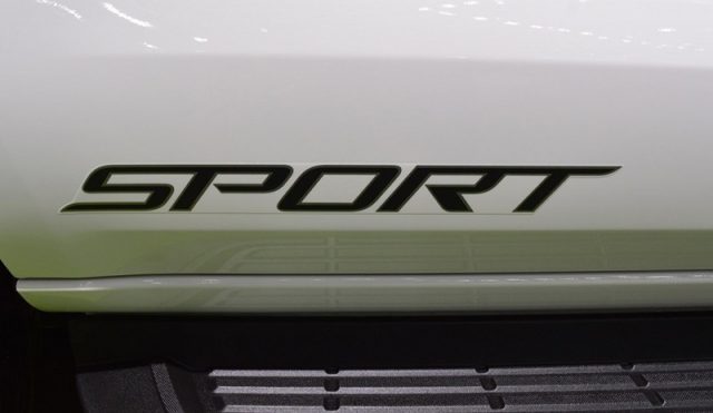 logo xe ford everest sport 2021 mau trang moi nhat giaxehoi vn 800x464 1 640x371 - Đánh giá xe Ford Everest Sport 2023 2.0L AT 4×2: Bán tải đậm chất thể thao
